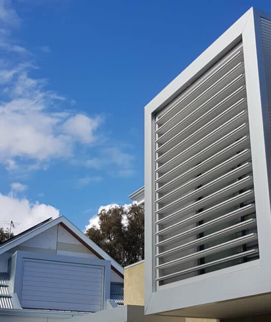 165 Hi-Span Balustrade Operable Louvres
Applicable to vertical or horizontal installation formats
