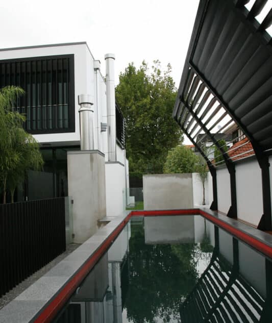 120 Airfoil and 200 Flush Line Louvres
Powder coated black