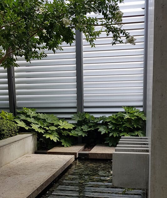 200 Maxi End Fixed Louvres 
Anodised finish