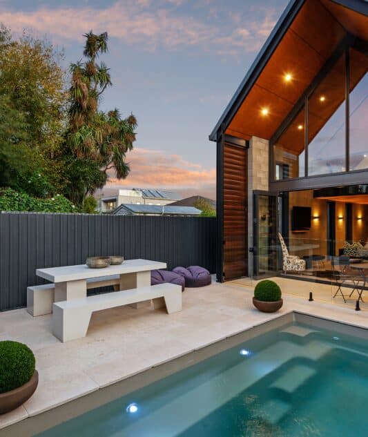 150 Midi Louvres in Riverwood Timberlook finish 
Manual Kiss Pivot operation, Photography by Four Walls