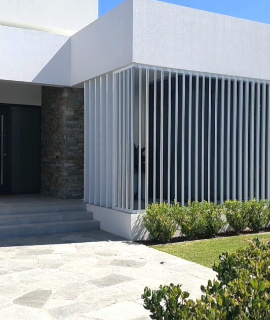 165 Hi-Span Louvres in Coolbinia 
Operable louvres offer privacy and sun control for façade