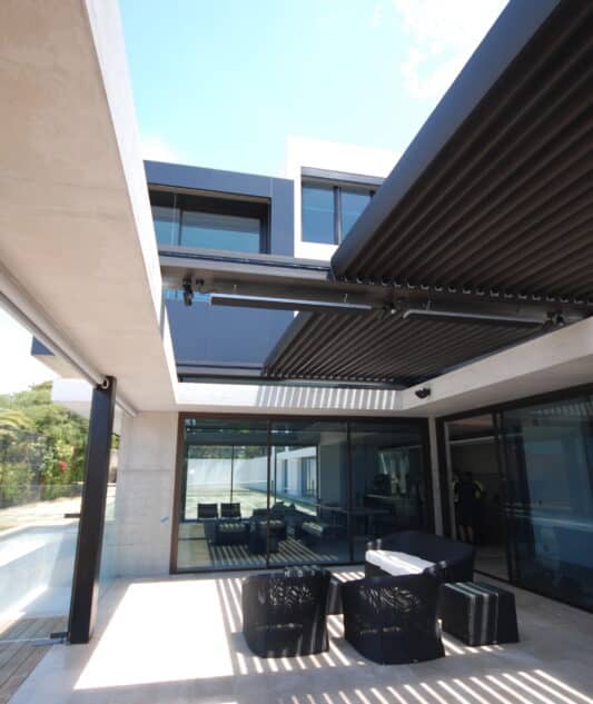 Retract Twin Bay System Partly OpenOver concrete cavity install with LT Mid Beam